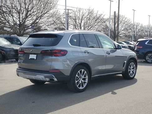 Used 2024 BMW X5 xDrive40i w/ Premium Package image 3