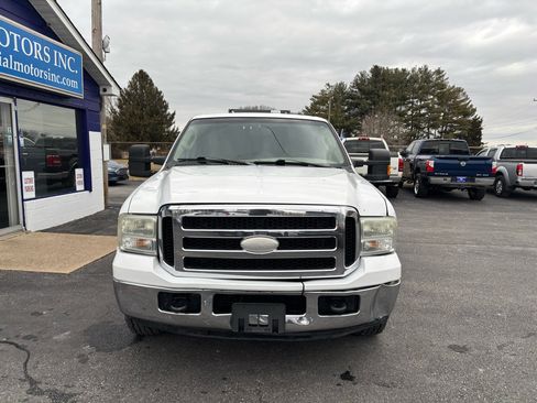 Used 2005 Ford Excursion XLT image 3