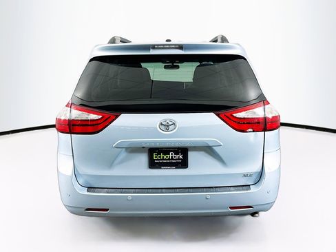 Used 2016 Toyota Sienna XLE image 7
