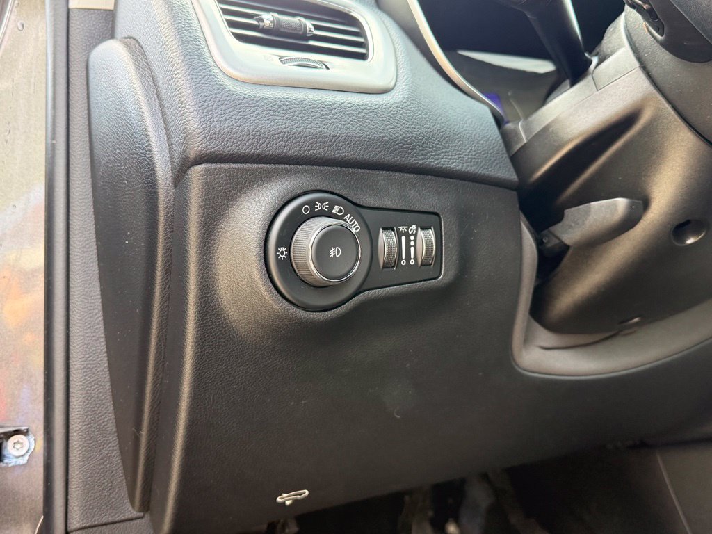 Used 2019 Jeep Compass Latitude w/ Cold Weather Group AWD/4WD image 26