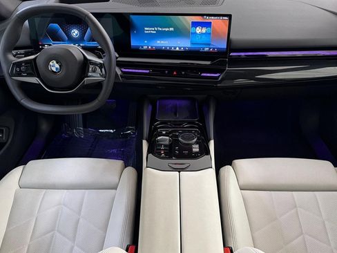 Used 2025 BMW 530i w/ Premium Package RWD image 16