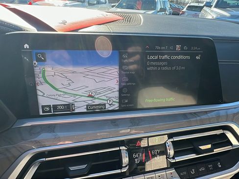 Used 2022 BMW X7 M50i image 31