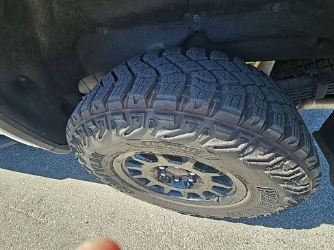 Certified 2024 GMC Sierra 1500 AT4X w/ AT4X AEV Edition image 39