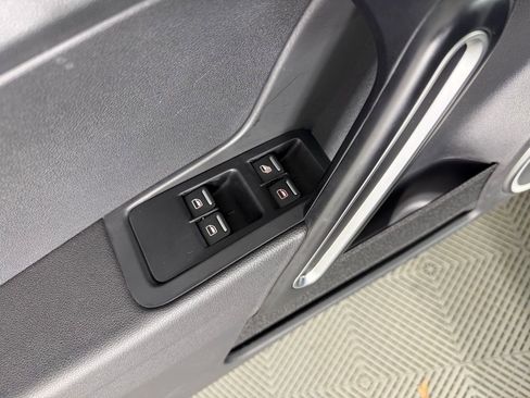 Used 2019 Volkswagen Beetle 2.0T SE image 21