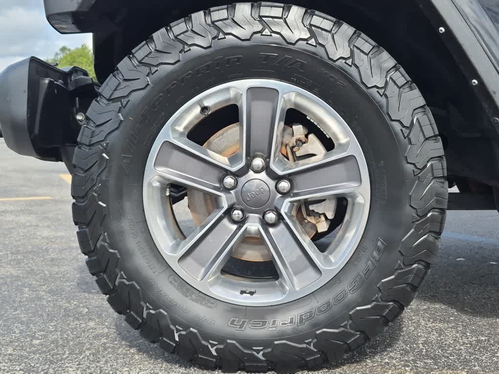 Used 2021 Jeep Wrangler Unlimited Sahara AWD/4WD image 6