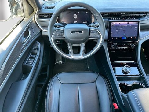 Used 2025 Jeep Grand Cherokee L Limited w/ Black Appearance Package image 22