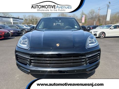 Used 2022 Porsche Cayenne AWD/4WD image 1