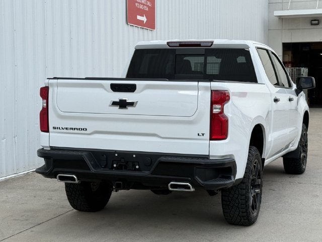 Used 2024 Chevrolet Silverado 1500 LT Trail Boss w/ Convenience Package II AWD/4WD image 4