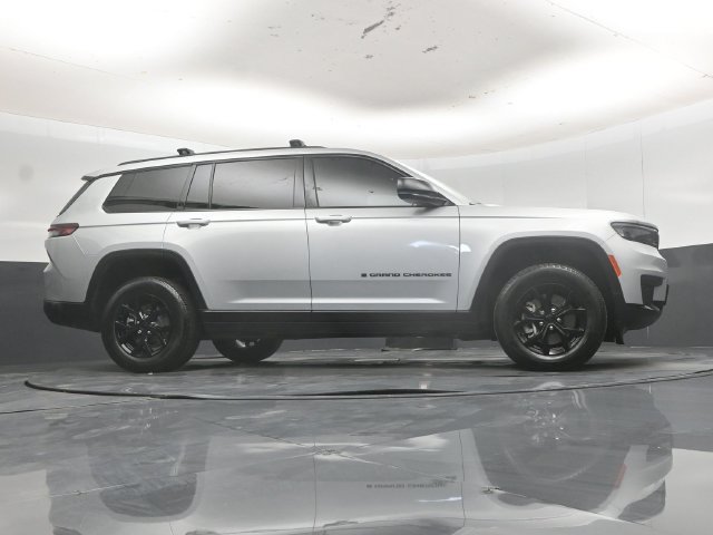 Used 2025 Jeep Grand Cherokee L Altitude RWD image 53