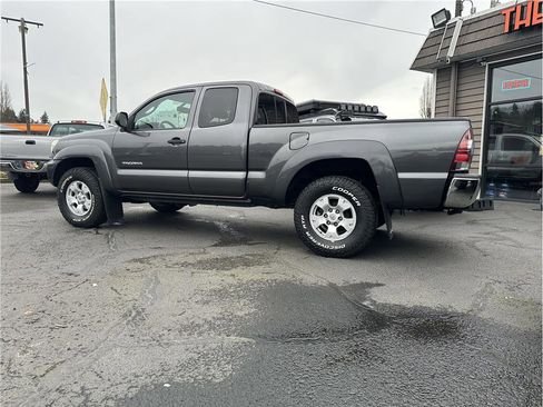 Used 2013 Toyota Tacoma 4x4 Access Cab V6 w/ SR5 Pkg image 4