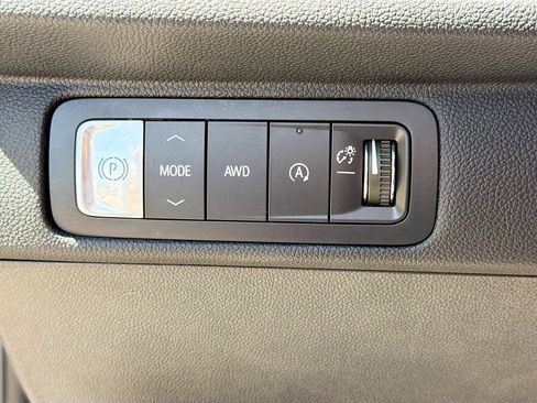 Used 2025 Chevrolet Traverse LT AWD/4WD image 17
