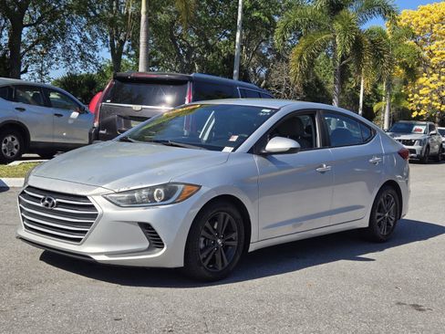 Used 2017 Hyundai Elantra SE image 3