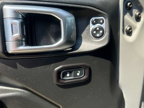 Used 2018 Jeep Wrangler Unlimited Sport S AWD/4WD image 11