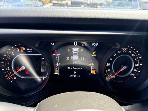 Used 2024 Jeep Gladiator Rubicon AWD/4WD image 19