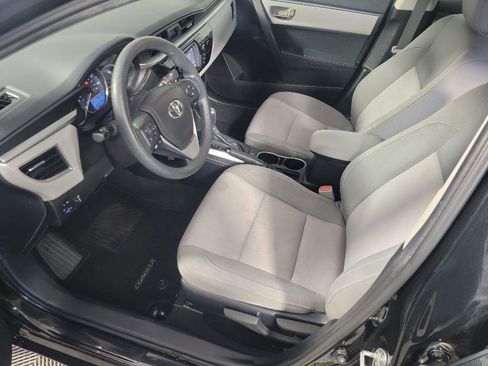 Used 2015 Toyota Corolla LE image 18