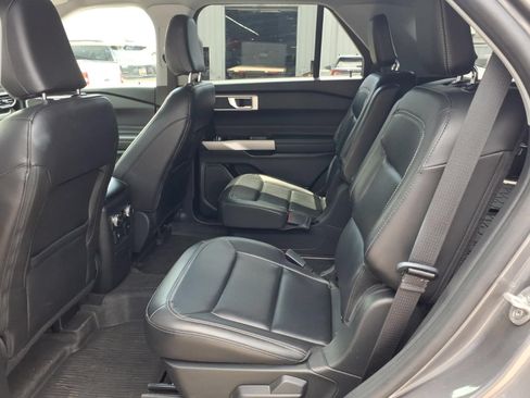 Used 2022 Ford Explorer XLT w/ Equipment Group 202A RWD image 10