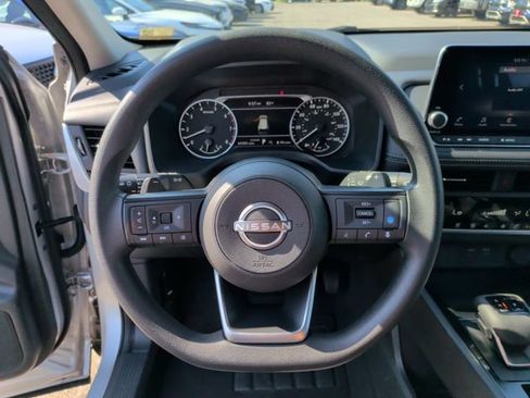Used 2024 Nissan Rogue SV FWD image 13