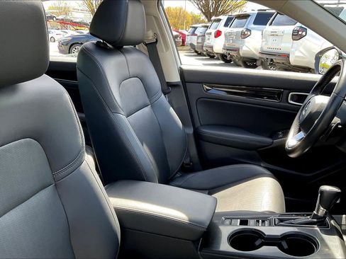 Used 2022 Honda Civic Touring image 9