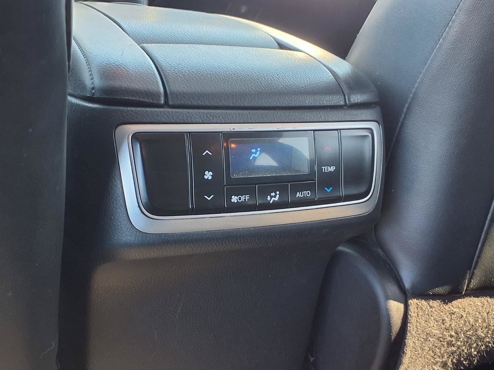 Used 2018 Toyota Highlander SE AWD/4WD image 22