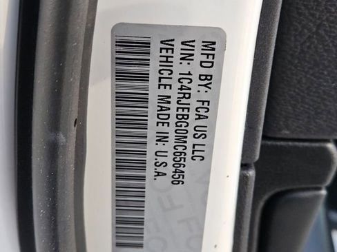 Used 2021 Jeep Grand Cherokee Limited w/ Luxury Group II image 32