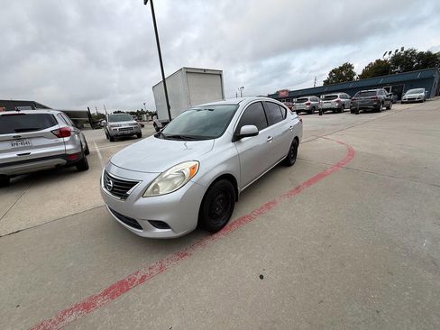 Used 2014 Nissan Versa SV image 22