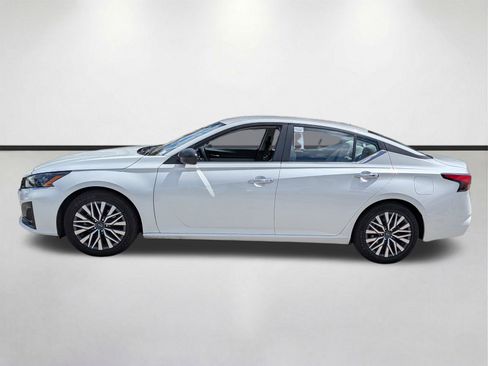 Used 2024 Nissan Altima 2.5 SV image 7