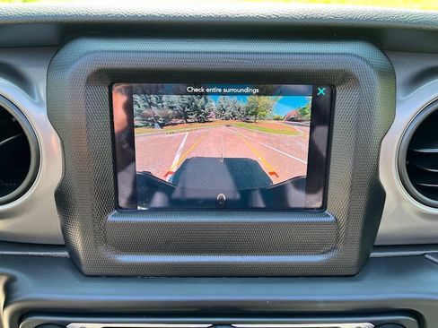 Used 2022 Jeep Gladiator Sport AWD/4WD image 19