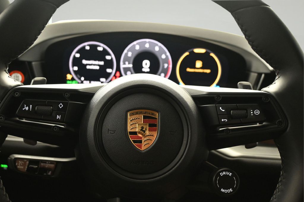 Certified 2025 Porsche Cayenne AWD/4WD image 17