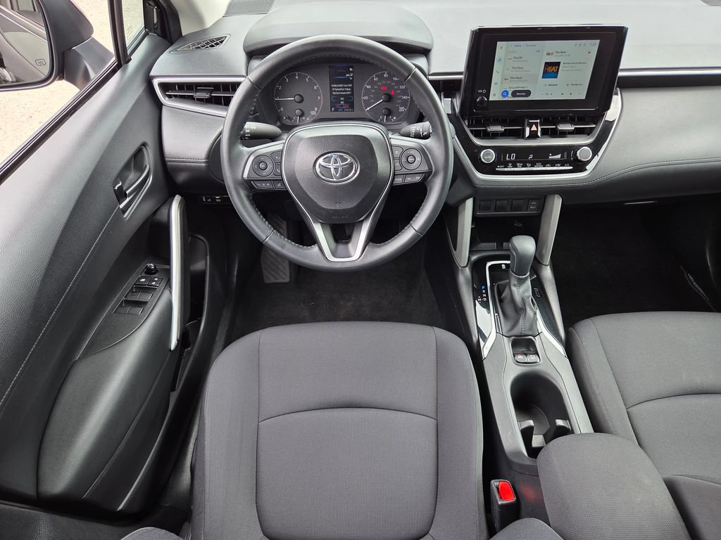 Used 2025 Toyota Corolla Cross LE FWD image 4