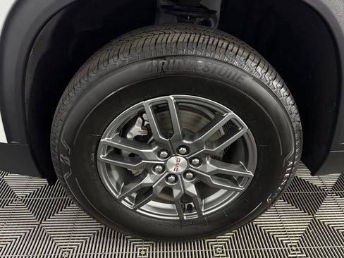 Used 2025 GMC Acadia Elevation image 11