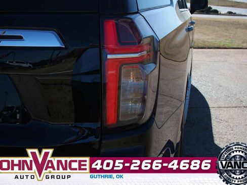 Used 2021 Chevrolet Suburban LT w/ LT Signature Package image 11