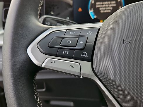 Certified 2025 Volkswagen Tiguan SE w/ Panoramic Sunroof Package image 20