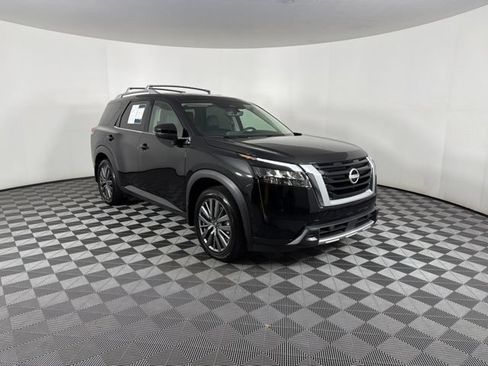 Certified 2025 Nissan Pathfinder SL w/ SL Premium Package FWD image 3