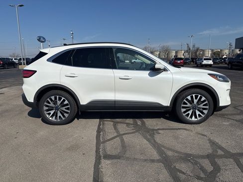 Used 2020 Ford Escape Titanium image 9