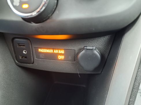 Certified 2022 Chevrolet Trax LT w/ LT Convenience Package image 14