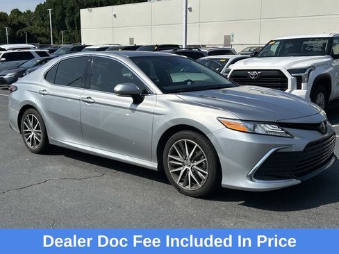 Used 2023 Toyota Camry XLE FWD image 1