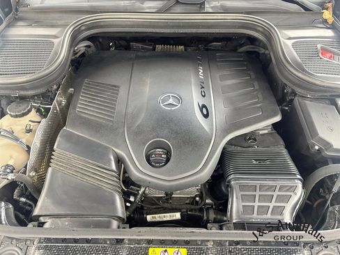 Used 2023 Mercedes-Benz GLS 450 4MATIC w/ AMG Line Exterior image 39