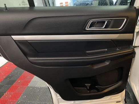 Used 2017 Ford Explorer XLT AWD/4WD image 16