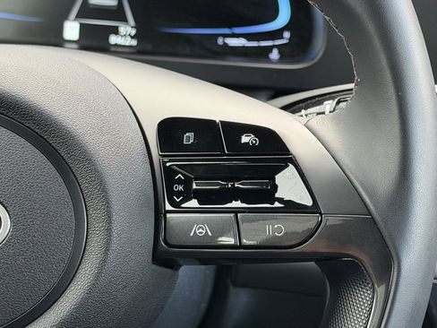 Used 2025 Hyundai Elantra Sport image 12