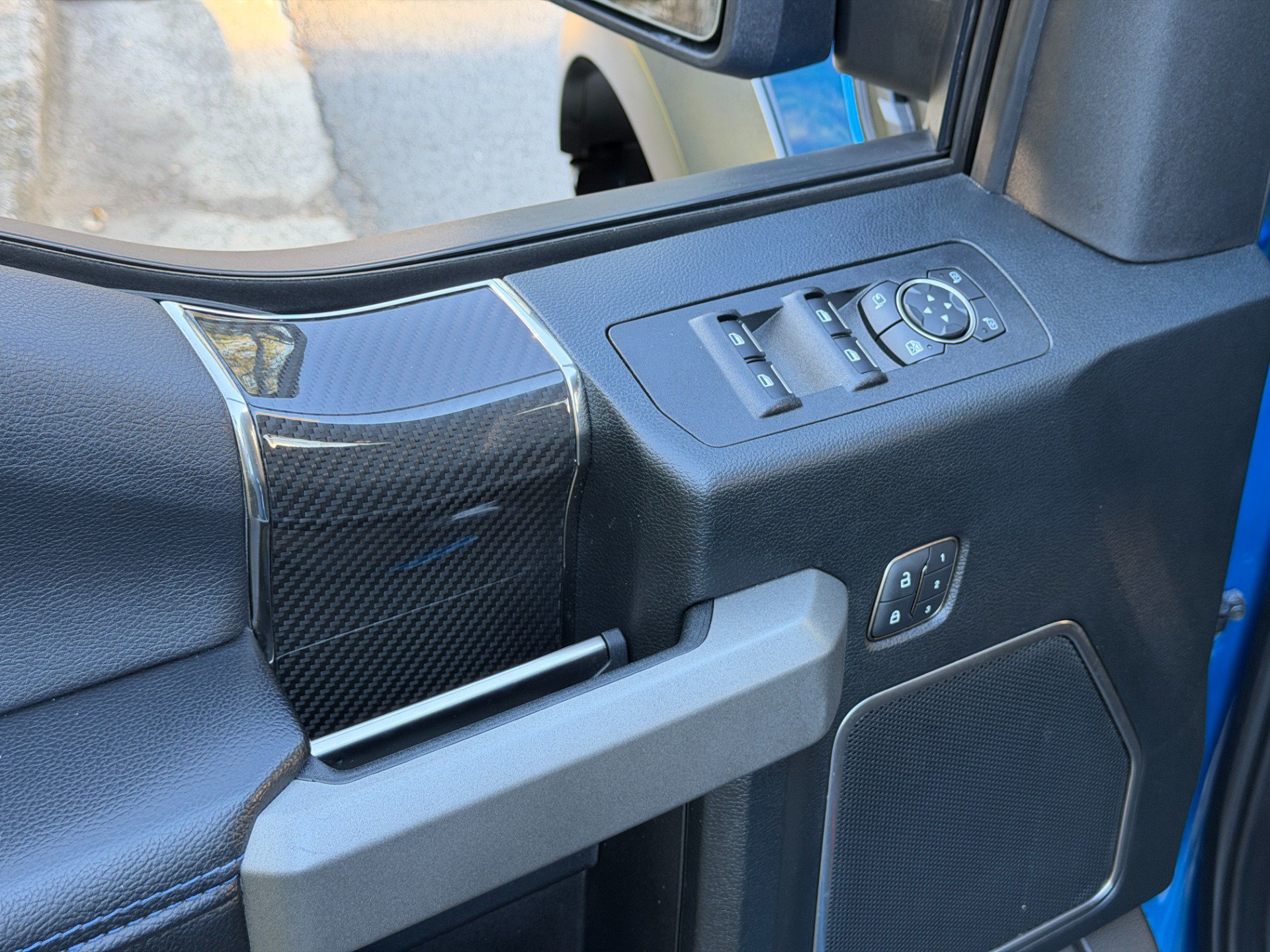 Used 2019 Ford F150 Raptor w/ Equipment Group 802A Luxury AWD/4WD image 32