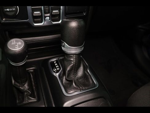 Used 2022 Jeep Gladiator Sport AWD/4WD image 13