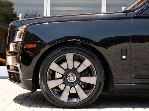 Certified 2022 Rolls-Royce Cullinan AWD/4WD image 12