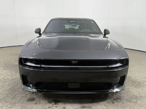 Used 2025 Dodge Charger Daytona R/T w/ Plus Group AWD/4WD image 2