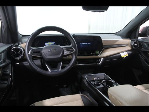 Used 2025 Chevrolet Equinox ACTIV w/ Safety and Technology Package FWD image 6