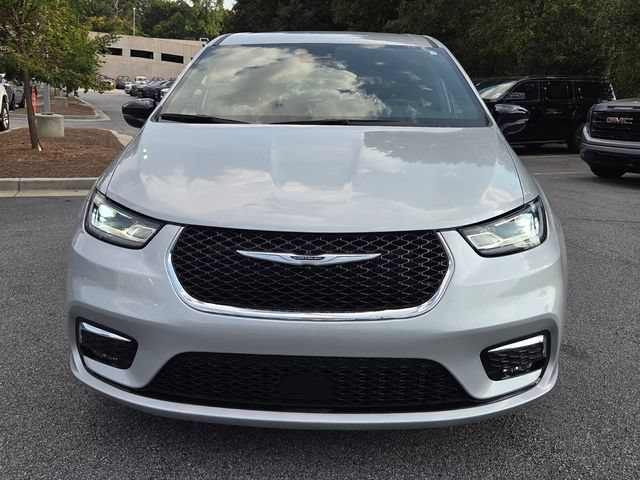 Used 2026 Chrysler Pacifica Select FWD image 2