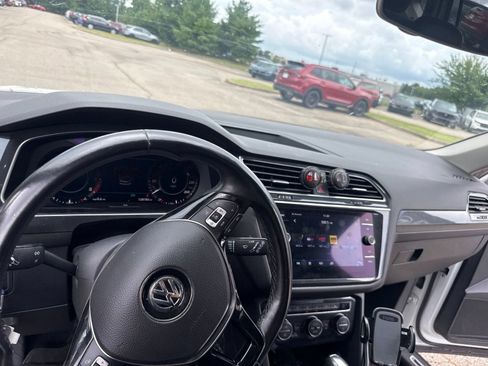 Used 2019 Volkswagen Tiguan SEL Premium AWD/4WD image 3