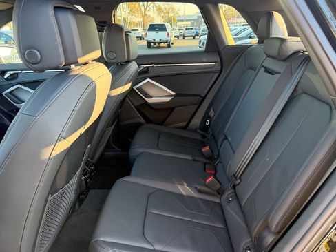 New 2025 Audi Q3 2.0T Premium image 23