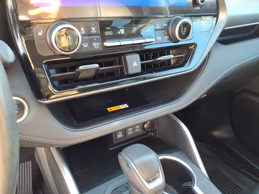 Used 2024 Toyota Highlander XLE AWD/4WD image 33