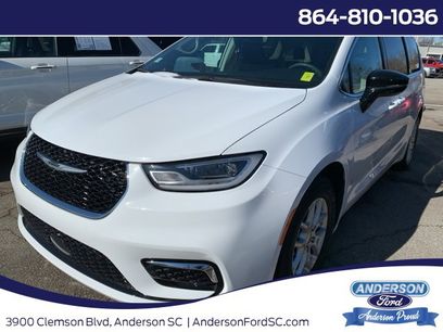 Used 2024 Chrysler Pacifica Touring-L