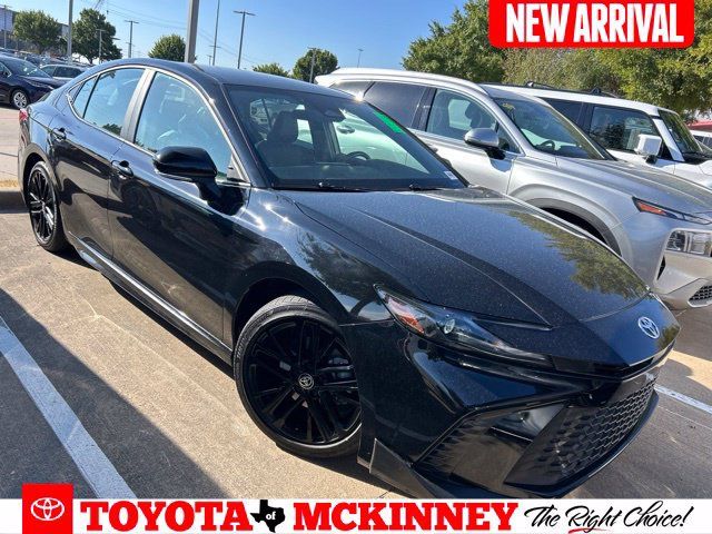Used 2025 Toyota Camry SE FWD image 1